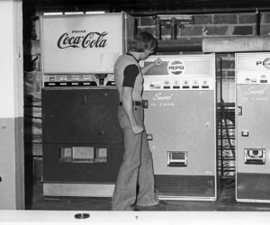 可口可乐机器-七十年代百年纪念堂