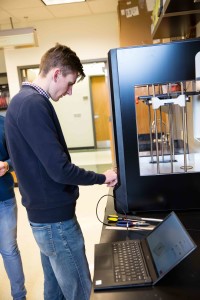 Jake Hamilton ’18 programs a project in the 3-D printer.