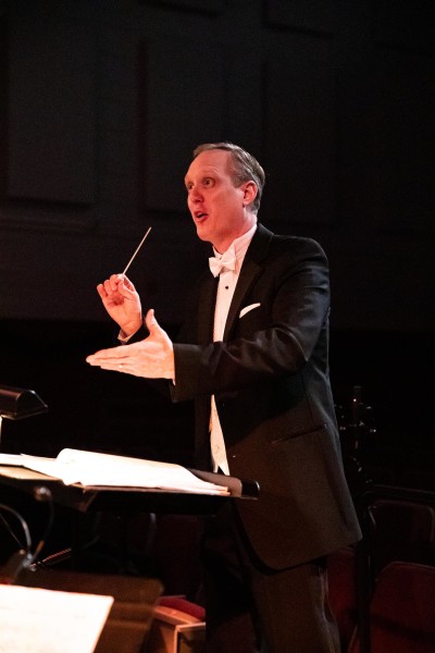 Lee Nelson Lee Nelson conducts during the Christmas with Wartburg concert.