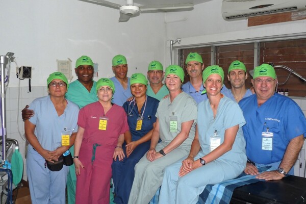 Rebbeca Neiduski with her medical team in Haiti.