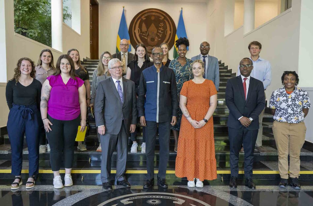 Wartburg faculty, students and alumni pose for a photo with Rwanda President Paul Kagame.